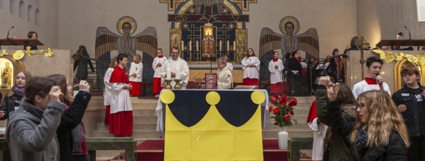 Eine Szene aus der Christkönigsmesse 2019 in Neufünfhaus