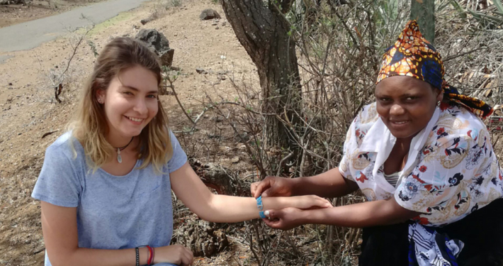 Leah und eine afrikanische Frau