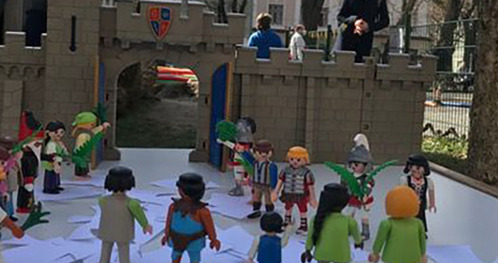 Der Einzug in Jerusalem mit Playmobil-Figuren nachgestellt