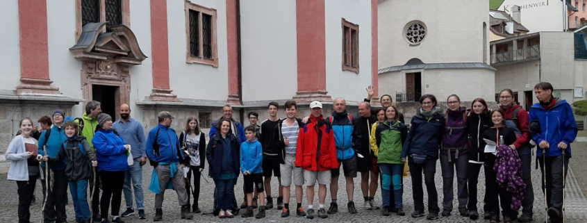 Die Wallfahrergruppe vor der Basilika Mariazell