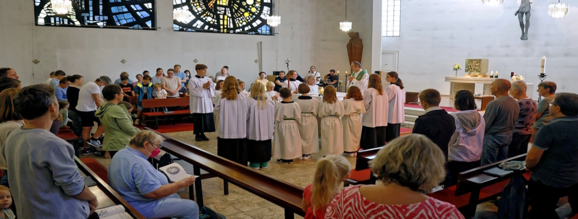 Ein Überblicksbild vom Schulstart-Gottesdienst 2022 in Schönbrunn-Vorpark
