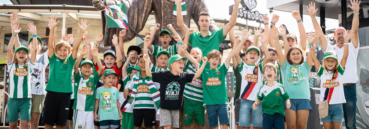 Junge Rapid-Fans im Prater