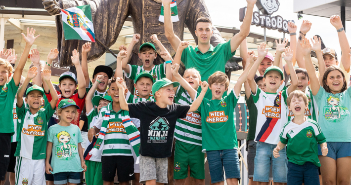 Junge Rapid-Fans im Prater