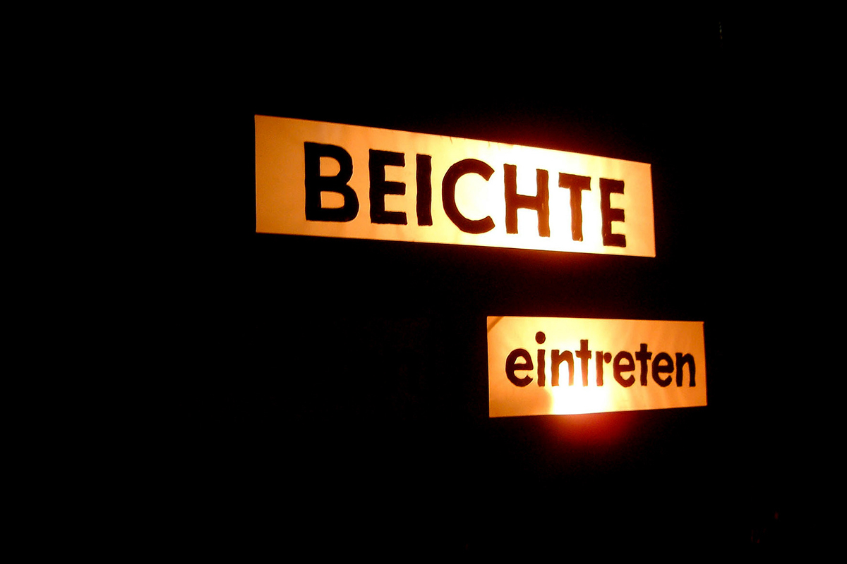 Leuchtschild "Beichte: eintreten"