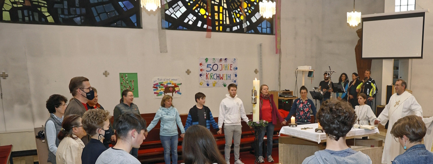 Jugend feiert hl. Messe
