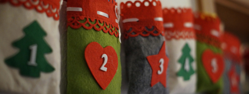Ein Adventkalender aus Stoffsäckchen