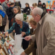 Besucherinnen und Besucher beim Kunstmarkt 2023 in Rudolfsheim
