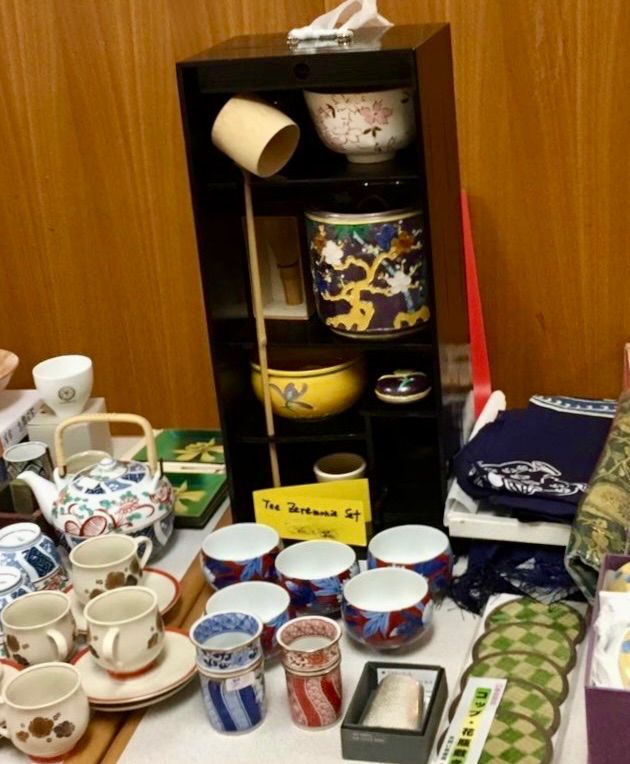 Japanische Teetassen und anderes Kunsthandwerk