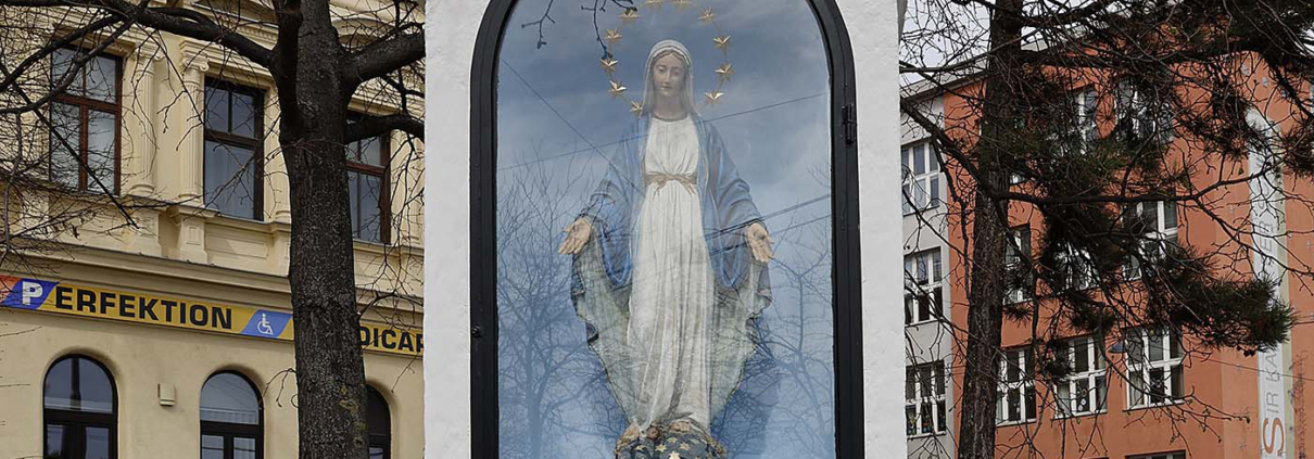 Die Marienstatue im Marterl an der Schweglerbrücke