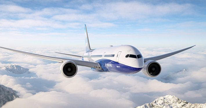 Ein Passagierflugzeug über hohen Bergen