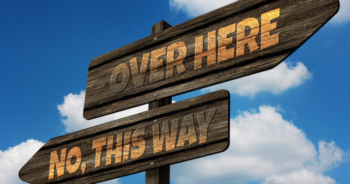 Richtung-Wegweiser-Weg-Entscheidung