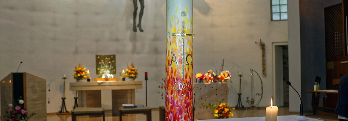 Osterkerze in der Kirche Schönbrunn-Vorpark