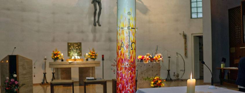 Osterkerze in der Kirche Schönbrunn-Vorpark