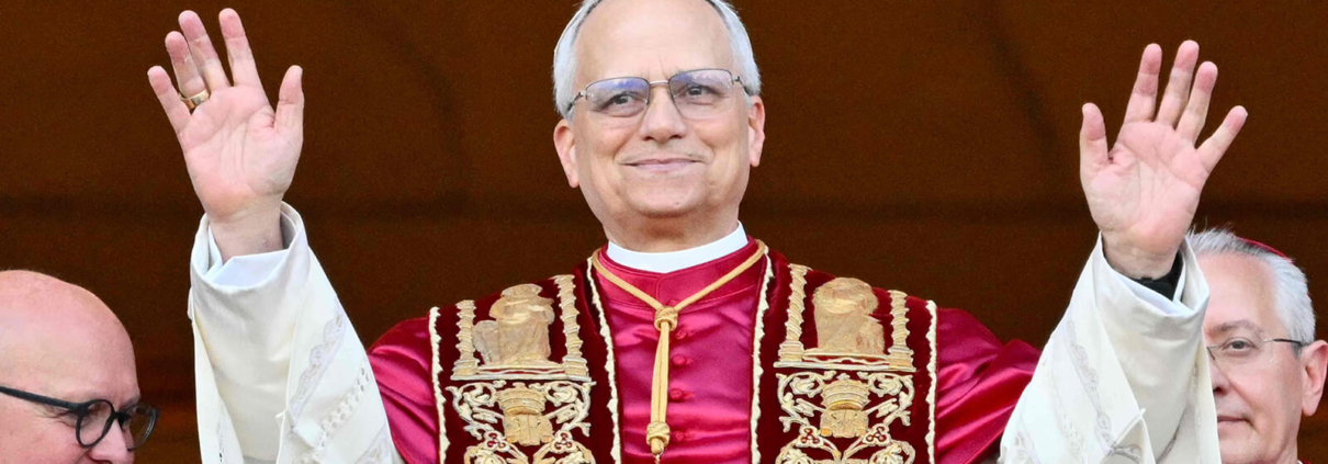 Papst Leo XIV. bei seiner Vorstellung auf dem Balkon des Petersplatzes