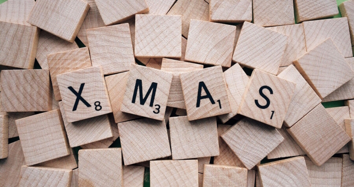 XMAS Buchstaben mit Holzwürfeln geschrieben