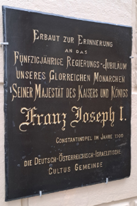 Deutschsprachige Gründungsplakette der Synagoge in Istanbul